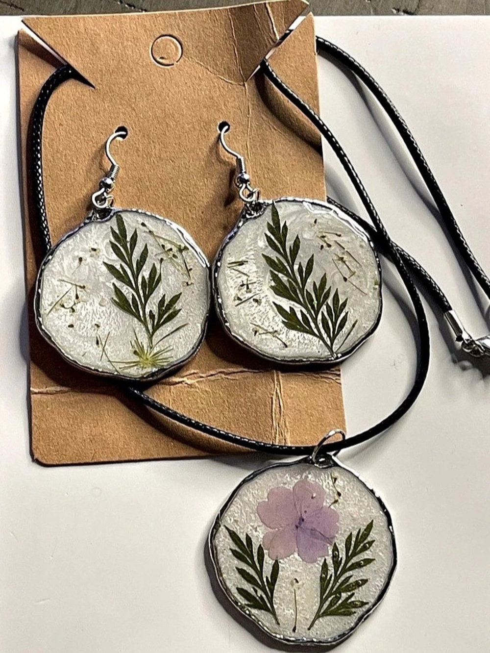 Floral Pendant Necklace & Earrings Set - White & Green
